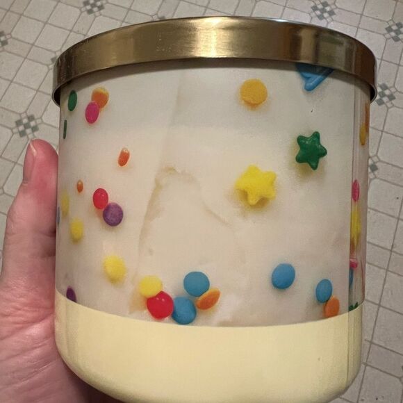 Goose Creek Buttercream Sprinkles 3 Wick Candle 14.5oz - Picture 2 of 7